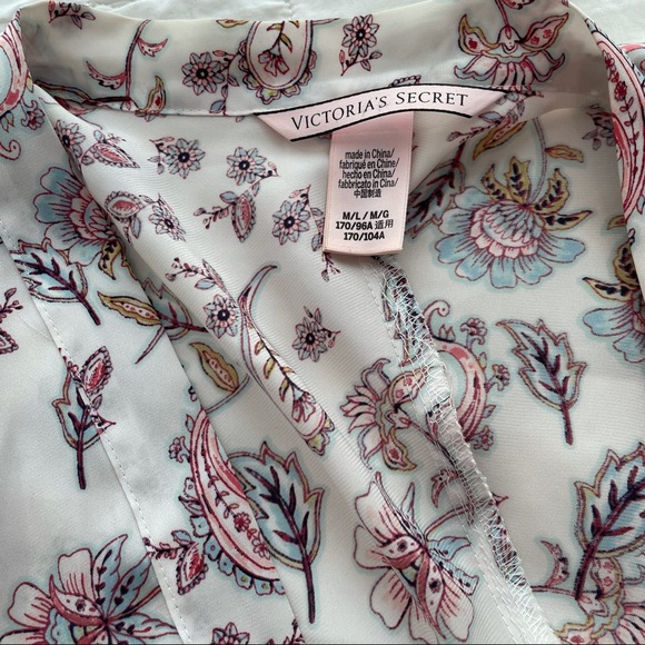 Victoria's secret lace robe - Picture 2 of 3